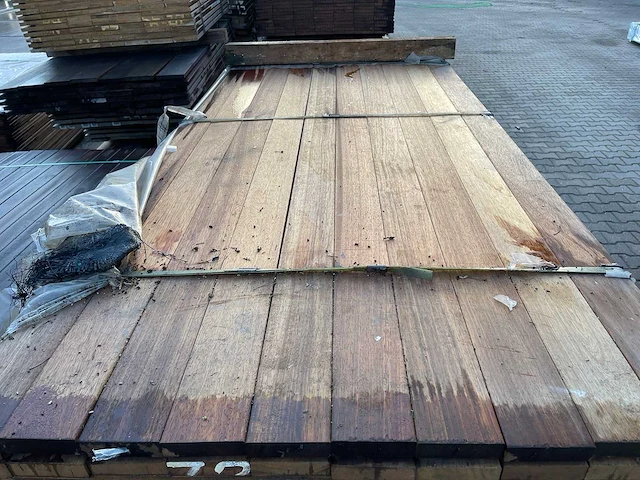 - - guyana teak hardhouten planken 21x95mm, lengte 215cm (180x) - afbeelding 1 van  3