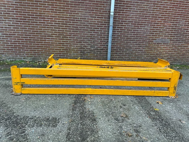 - aanrijbeveiliging dubbele rij 2600mm (6x) - afbeelding 1 van  2