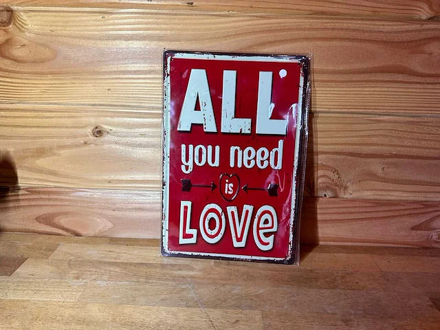 - all you need is love - mancave decoratie - afbeelding 1 van  1