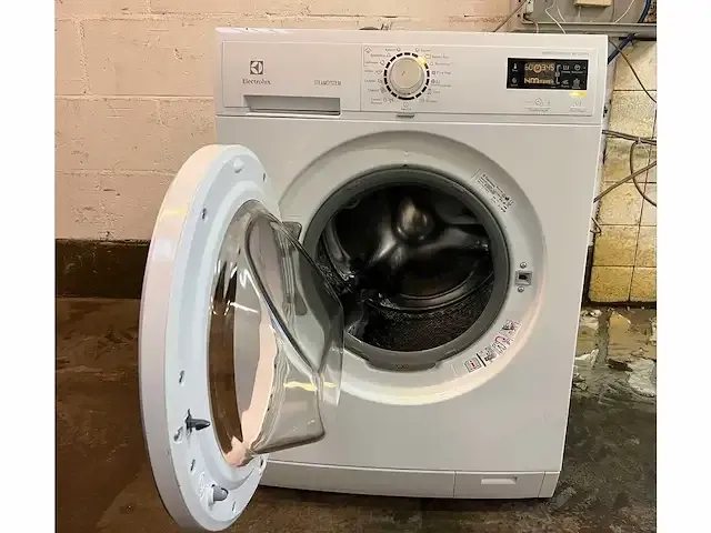 - electroulux wasmachine + samsung droger - afbeelding 16 van  16