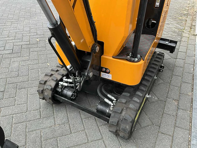 - ht10 - mini-excavator - 2024 - afbeelding 13 van  18