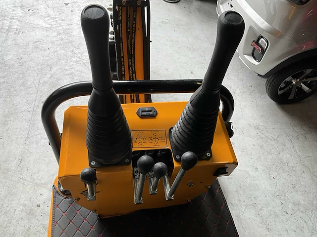 - ht10 - mini-excavator - 2024 - afbeelding 9 van  18