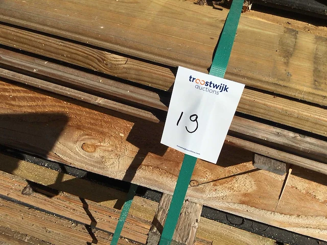 - partij houten planken, balken voor o.a. tuinomheining - afbeelding 5 van  5