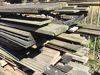 - partij houten planken, balken voor o.a. tuinomheining - afbeelding 2 van  4