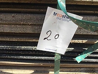 - partij houten planken, balken voor o.a. tuinomheining - afbeelding 4 van  4