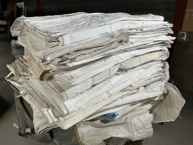 - partij vulschorten 100x100x200 - afbeelding 1 van  4