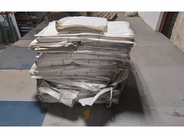 - partij vulschorten 100x100x200 - afbeelding 1 van  4