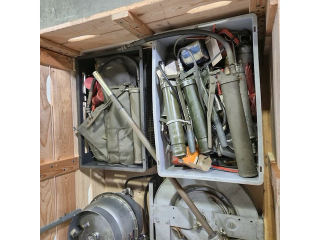 1 assortiment gereedschap - afbeelding 9 van  9
