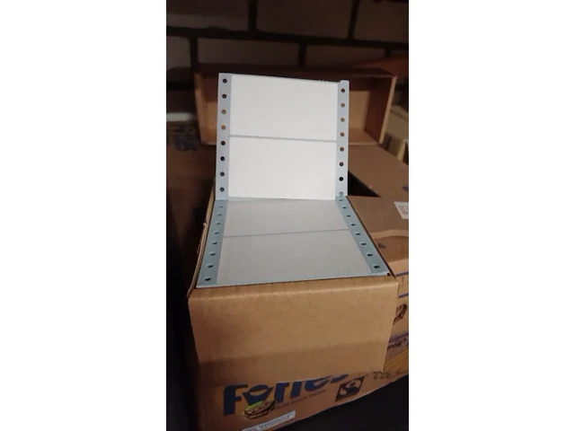 1 doos etiketten 89x48 wit 3000 stuks in doos - afbeelding 1 van  3