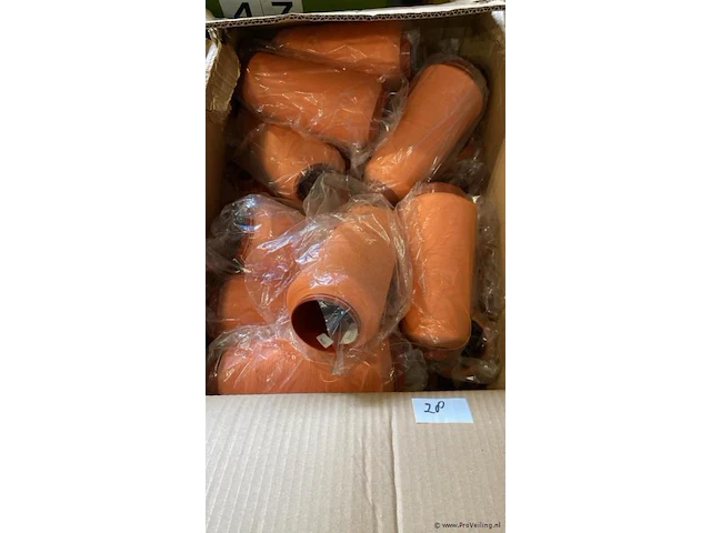 1 doos garen oranje circa 15 klossen - afbeelding 1 van  2