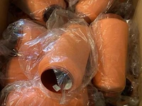 1 doos garen oranje circa 15 klossen - afbeelding 1 van  2