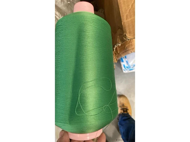 1 doos groene garen grote klossen circa 10 stuks - afbeelding 2 van  3