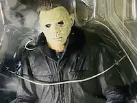 1 figurine - halloween michael myers met hakmes - afbeelding 1 van  12