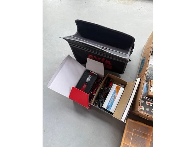 1 gereedschapswagen met inhoud plus schroeven e.d. - afbeelding 6 van  14