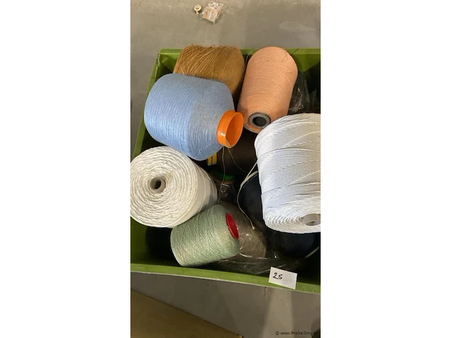 1 goed gevulde kist garen en haak koord diverse mix - afbeelding 1 van  2