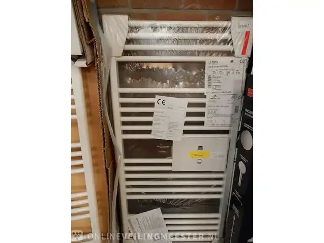 1 handdoekradiator comfort line , wit - afbeelding 1 van  3