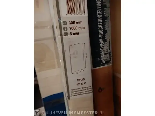 1 inhoud van kooi diverse restanten douchewanden - afbeelding 2 van  5