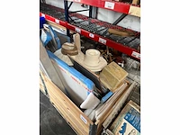 1 pallet met verschillende houten design platen - afbeelding 1 van  4