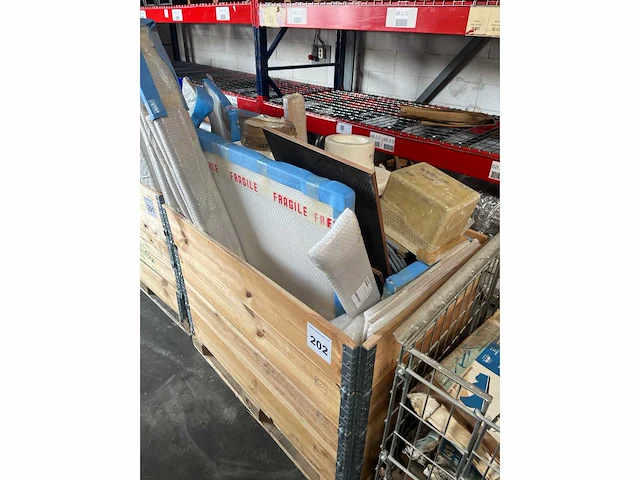 1 pallet met verschillende houten design platen - afbeelding 3 van  4