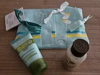 1 x yves rocher cadeauset aftersun, bodyscrub, toilettas en elastiekjes nieuw. - afbeelding 2 van  3