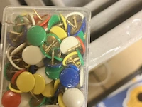 10 doosjes punaises. ca 125 stuks in een doosje - afbeelding 4 van  5