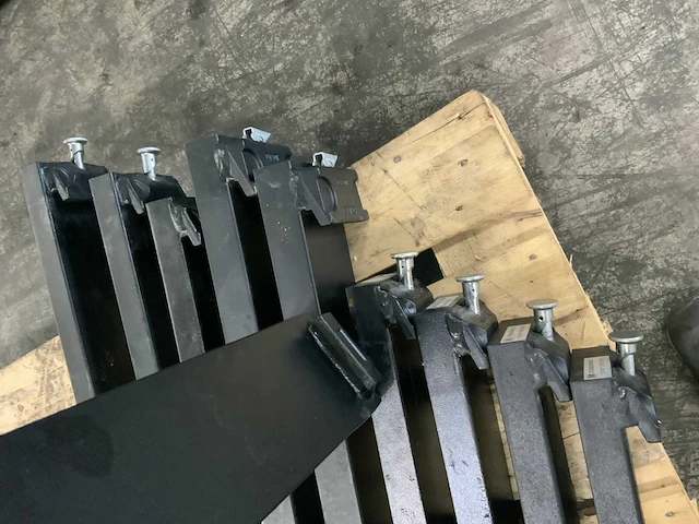 10 heftruckvorken op pallet - afbeelding 4 van  6