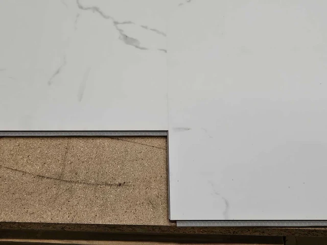 10 m2 pvc spc click tegel - 610 x 305 x 5,5 mm - afbeelding 2 van  3