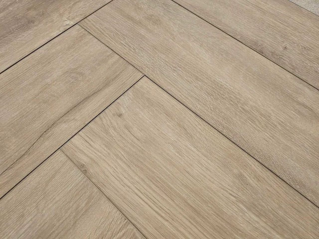 10 m2 pvc spc click visgraat - 610 x 150 x 6 mm - afbeelding 1 van  3