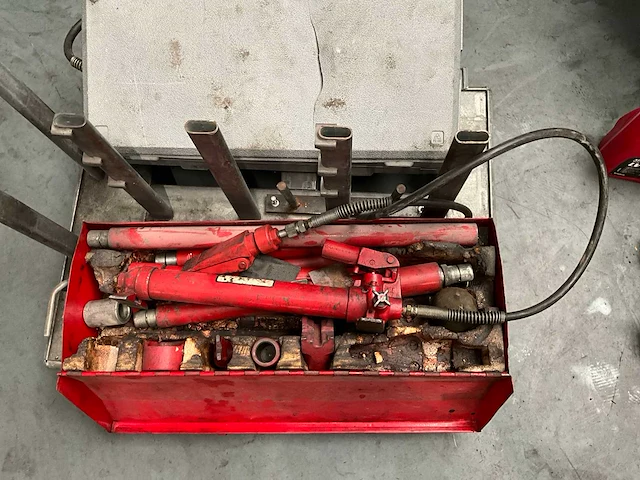 10 ton hydraulische uitdeukset (2x) - afbeelding 4 van  5