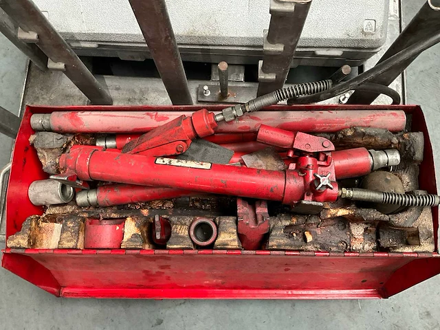 10 ton hydraulische uitdeukset (2x) - afbeelding 5 van  5