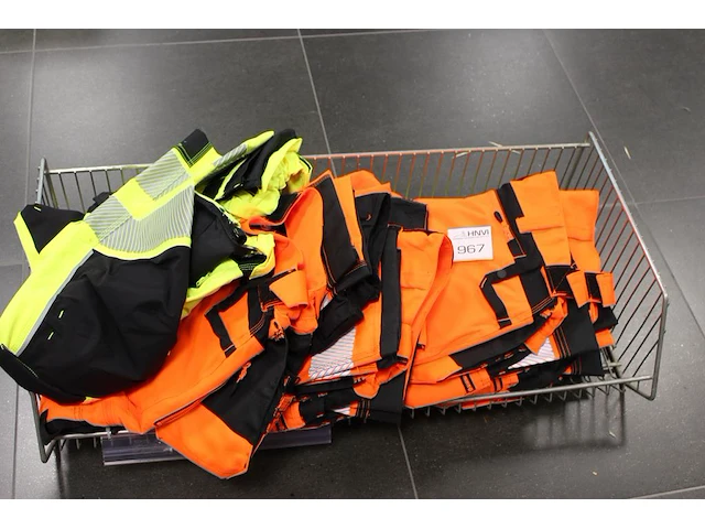 10 werkbroeken portwest in diverse maten met reflecterende banden. - afbeelding 1 van  2