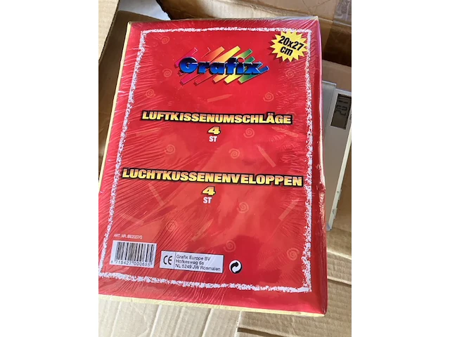 10 x pakjes van 4 luchtkussenenveloppen. gomrand werkt niet meer. enveloppen zijn goed. - afbeelding 1 van  5