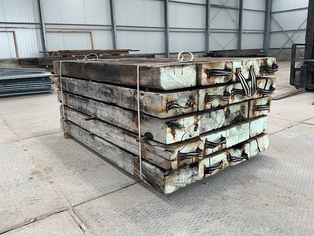 100 balken abachi hout 200x30x15 reclaimd wood - afbeelding 12 van  14