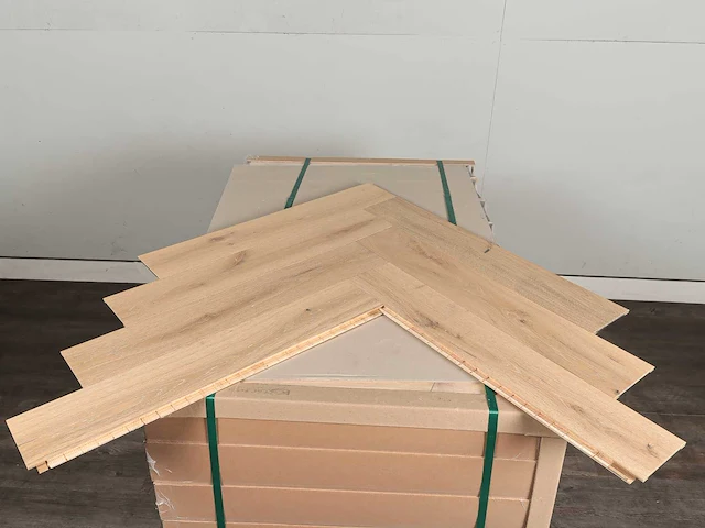 103 m2 parket eiken visgraat mutliplank - 750 x 130 x 14 mm - afbeelding 3 van  4