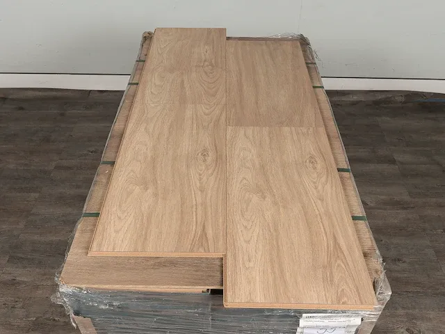 109 m2 tegel laminaat - 635 x 327 x 8 mm - afbeelding 3 van  4