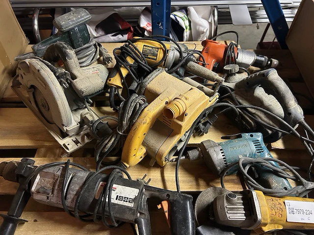 10x gereedschap w.o. boorhamer, slijptol w.o. makita, dewalt - afbeelding 2 van  7