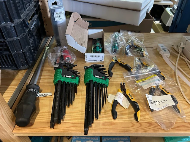 10x gereedschap w.o. stiftsleutelset, kniptang wiha - afbeelding 1 van  5