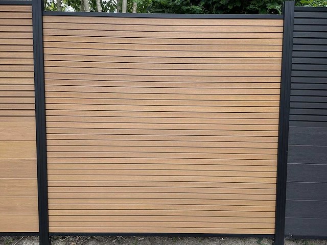 10x triple rhombus eiken composiet schutting inclusief tuinpalen (18,7 mtr) - afbeelding 1 van  7