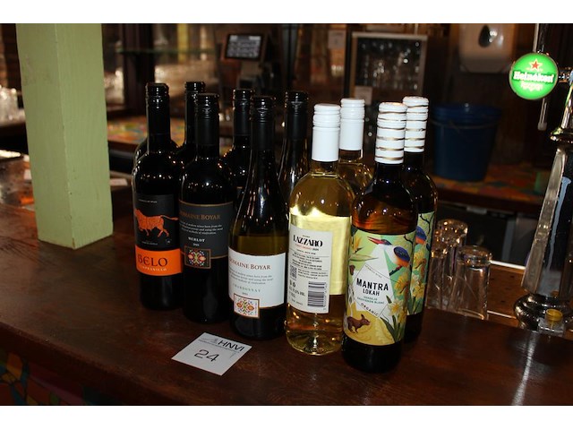 11 diverse wijnen rood en wit. - afbeelding 2 van  2