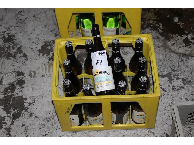 11 flessen witte wijn pearl heights in kunststof krat. - afbeelding 1 van  2