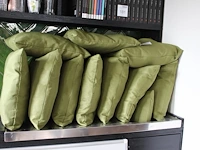 11 groene sierkussens. - afbeelding 1 van  2