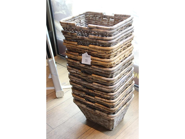 11 rieten winkelmanden. afmeting 45 x 37 x 28 cm. - afbeelding 2 van  3
