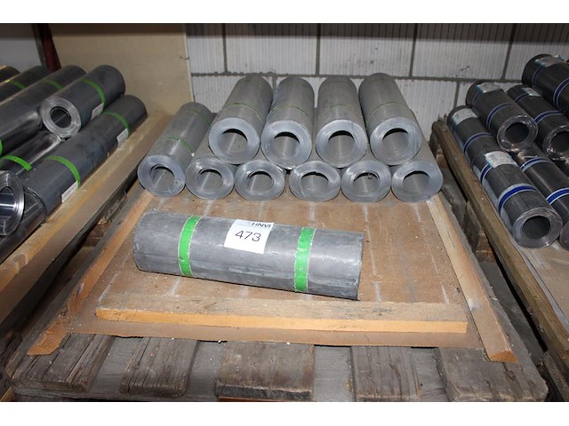11 rollen lood 15 pounds met breedte 40 cm en gewicht ca. 25 kg per rol. ca. 250 kg. - afbeelding 1 van  1