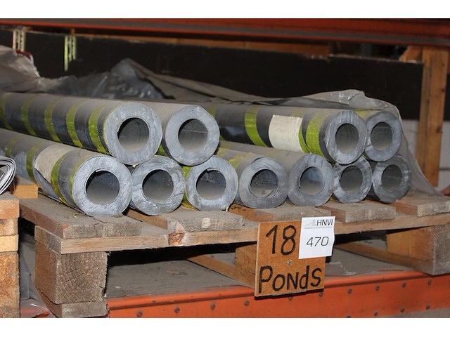 11 rollen lood 18 pounds met breedte 100 cm en gewicht 49 kg per rol. ruim 500 kg. - afbeelding 1 van  1