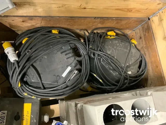 110 volt omvormer - afbeelding 1 van  5