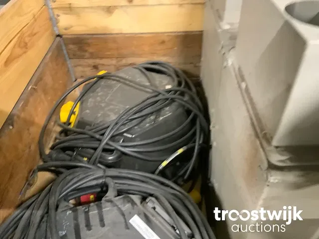 110 volt omvormer - afbeelding 3 van  5