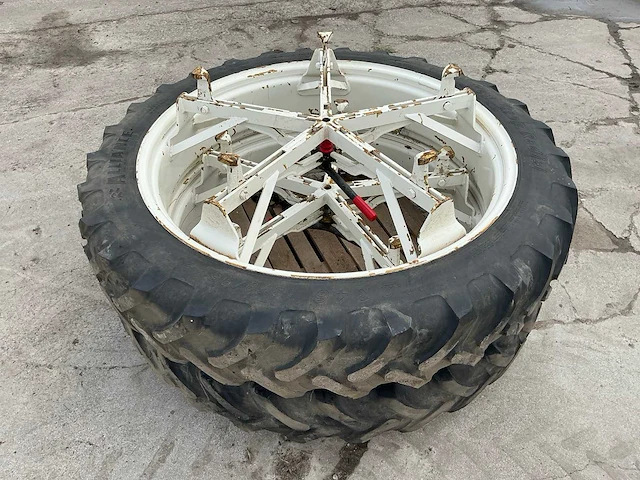 11.2r46 alliance row crop radial banden met velg (2x) - afbeelding 1 van  14