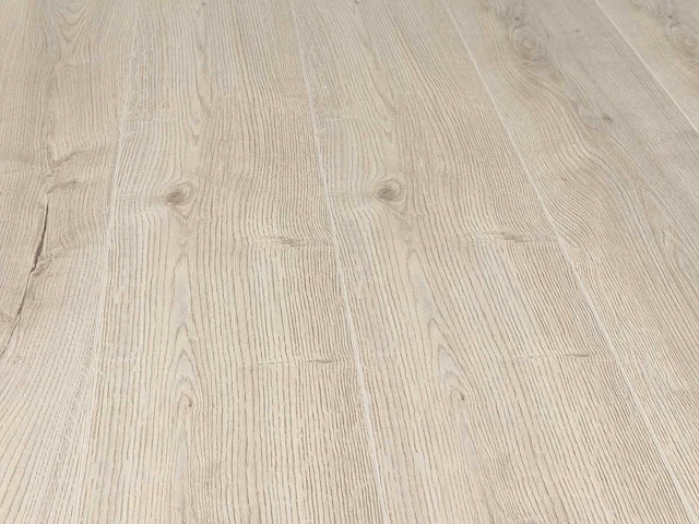 113 m2 laminaat plank - 1285 x 192 x 8 mm - afbeelding 1 van  4