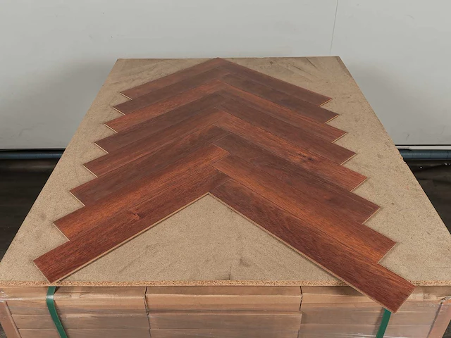 116 m2 laminaat visgraat - 504 x 84 x 8 mm - afbeelding 3 van  4