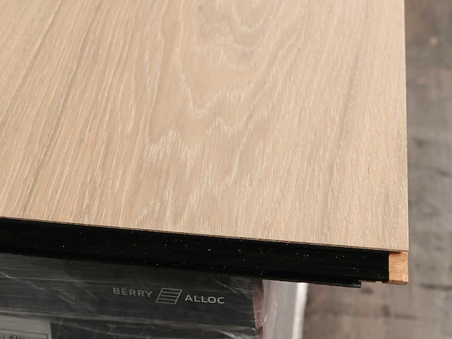 116 m2 parket eiken fineer berry alloc - 2410 x 241 x 10,1 mm - afbeelding 2 van  4
